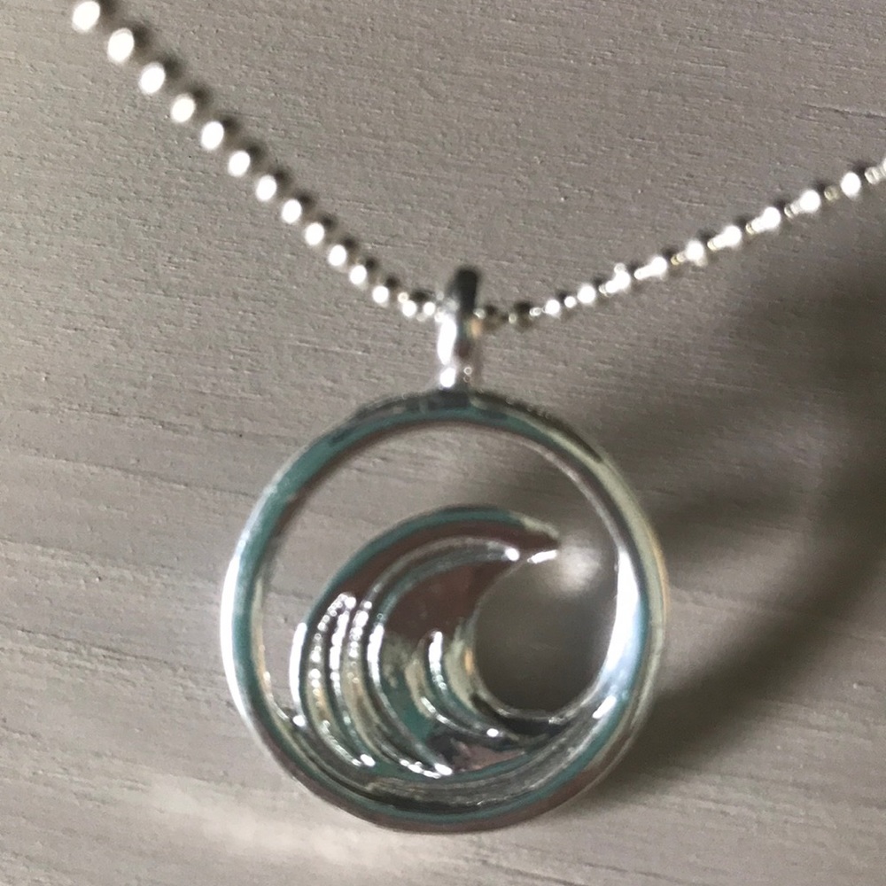 BRAND NEW Billabong Surfer Necklace🏄🏼‍♀️